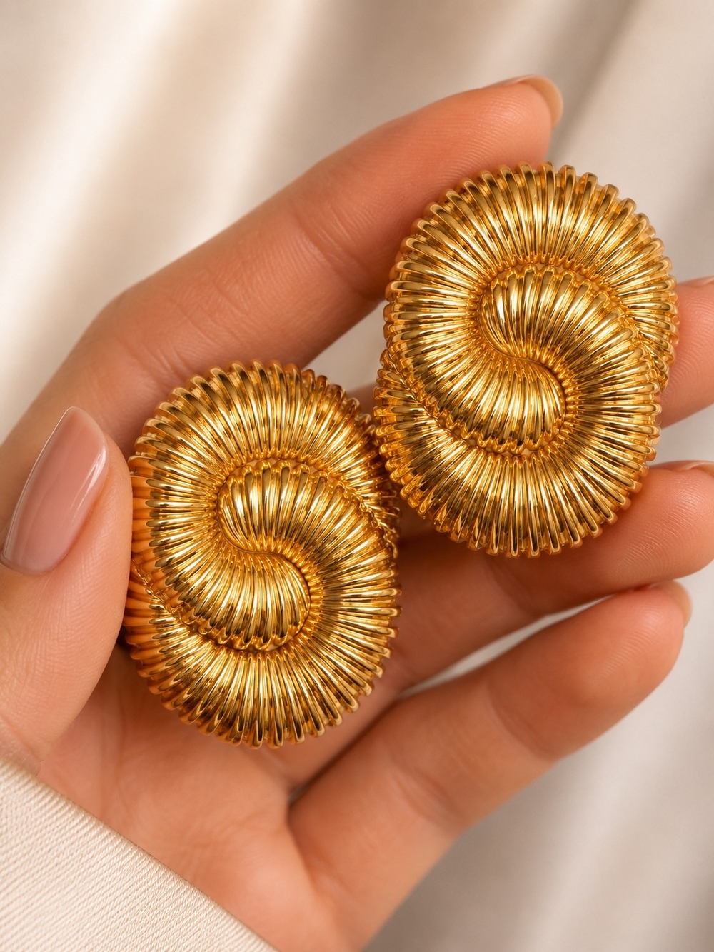 Elegant Gold Sculpted Swirl Earrings for Women - Picture 2 of 4
